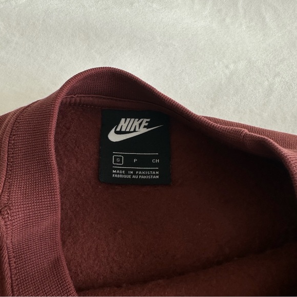 Nike Women's Crew Neck Sweater - Maroon - Picture 7 of 7